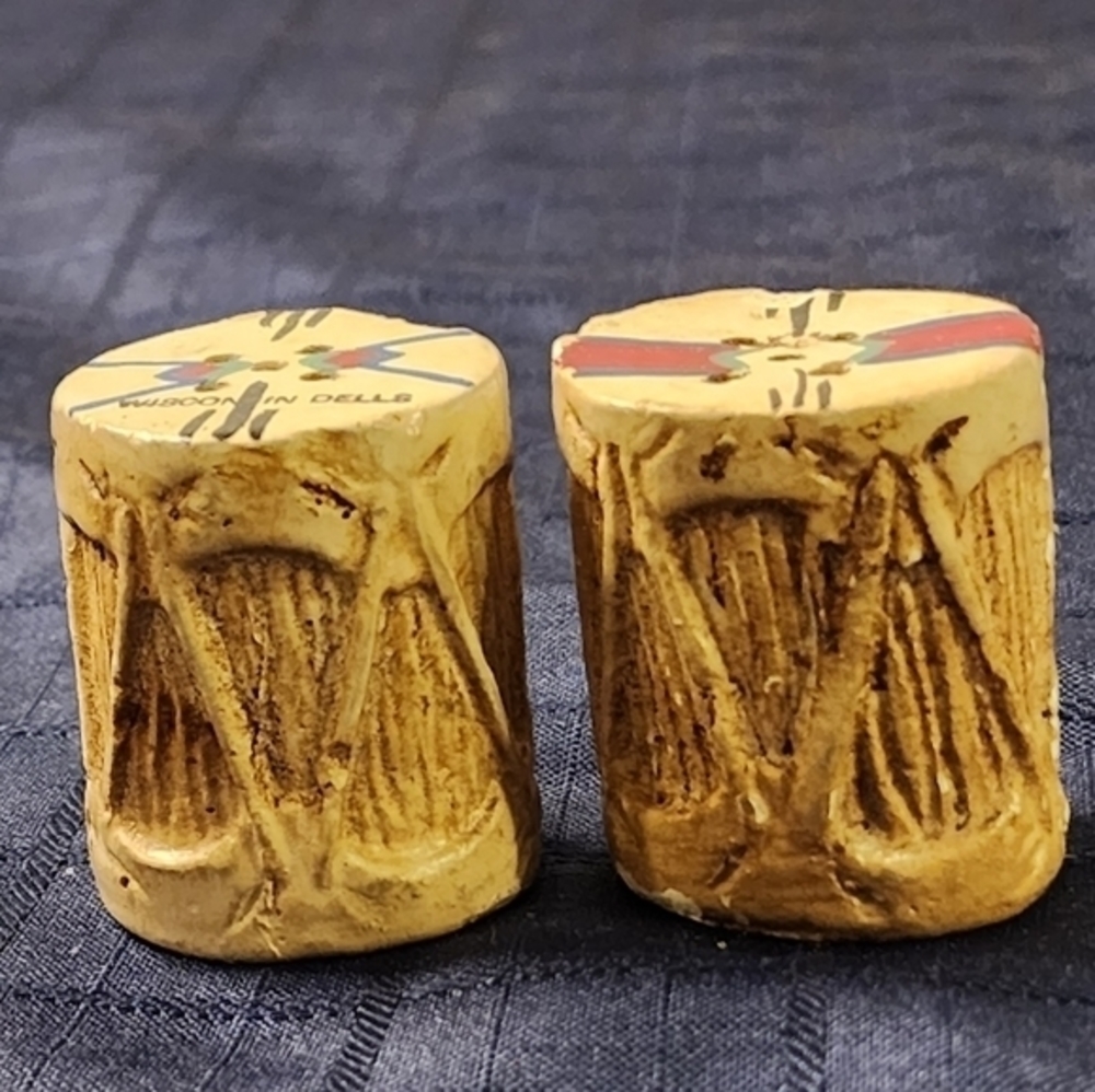 Vintage Chalkware Indian Drums Salt and Pepper Shakers WI‎ Dells